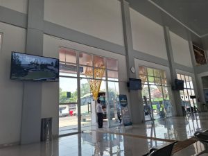 TV Gede Berjejer di Ruang Tunggu Terminal Tidar itu untuk apa?