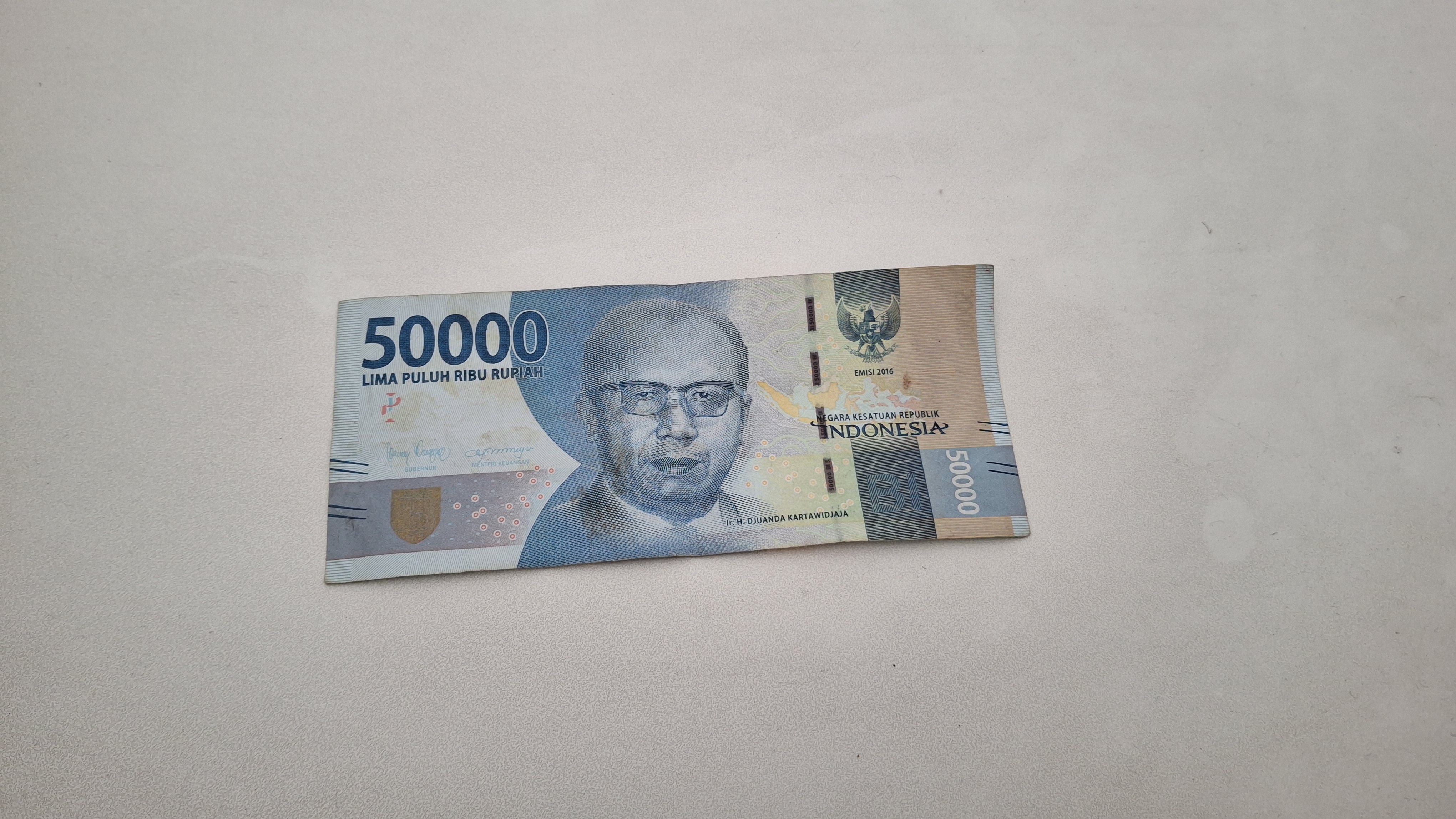 Uang di Mesin ATM